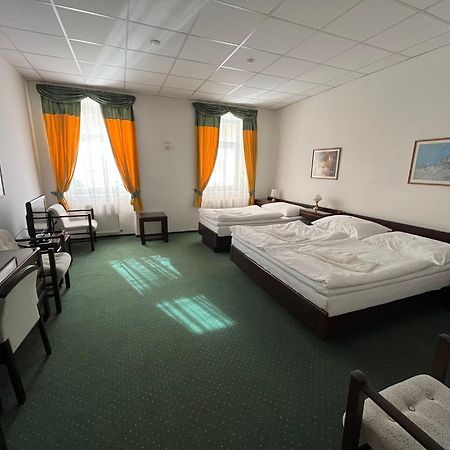 Hotel Omega Брно Экстерьер фото