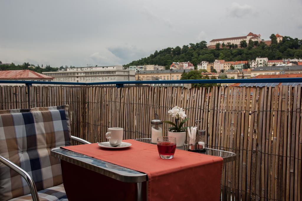 Hotel Omega Брно Экстерьер фото
