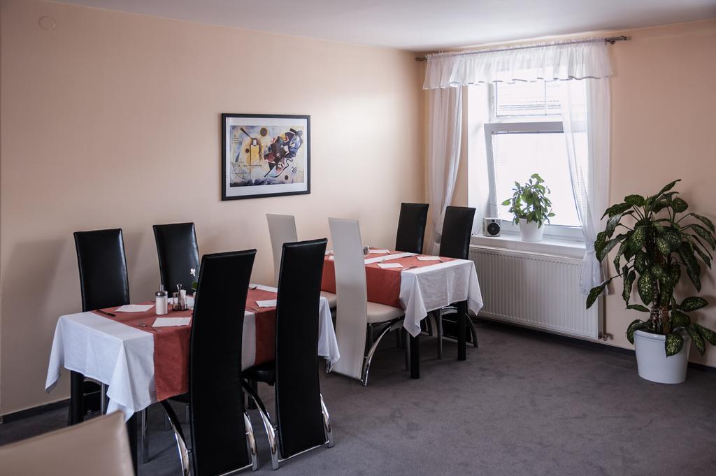 Hotel Omega Брно Экстерьер фото