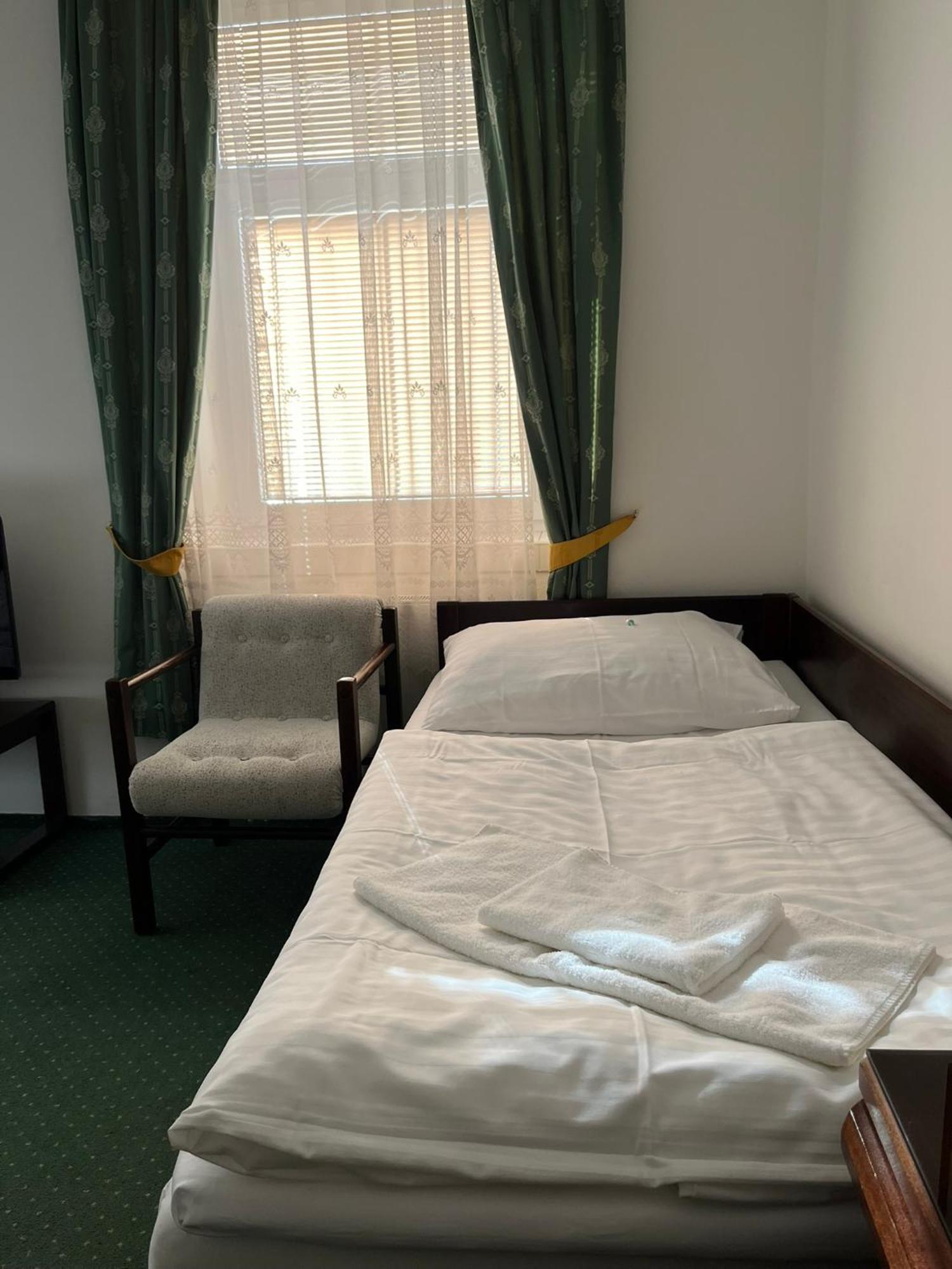 Hotel Omega Брно Экстерьер фото