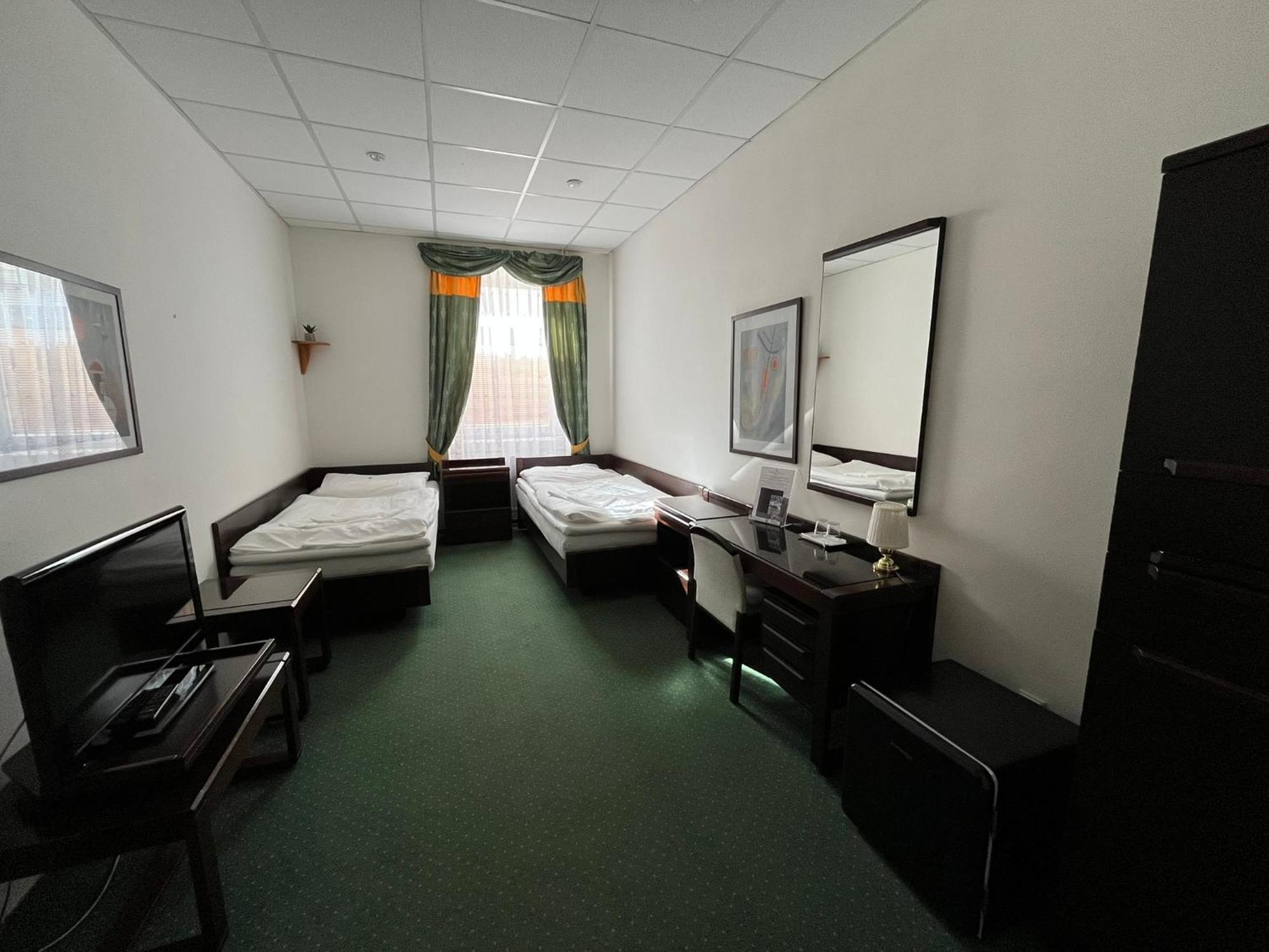 Hotel Omega Брно Экстерьер фото
