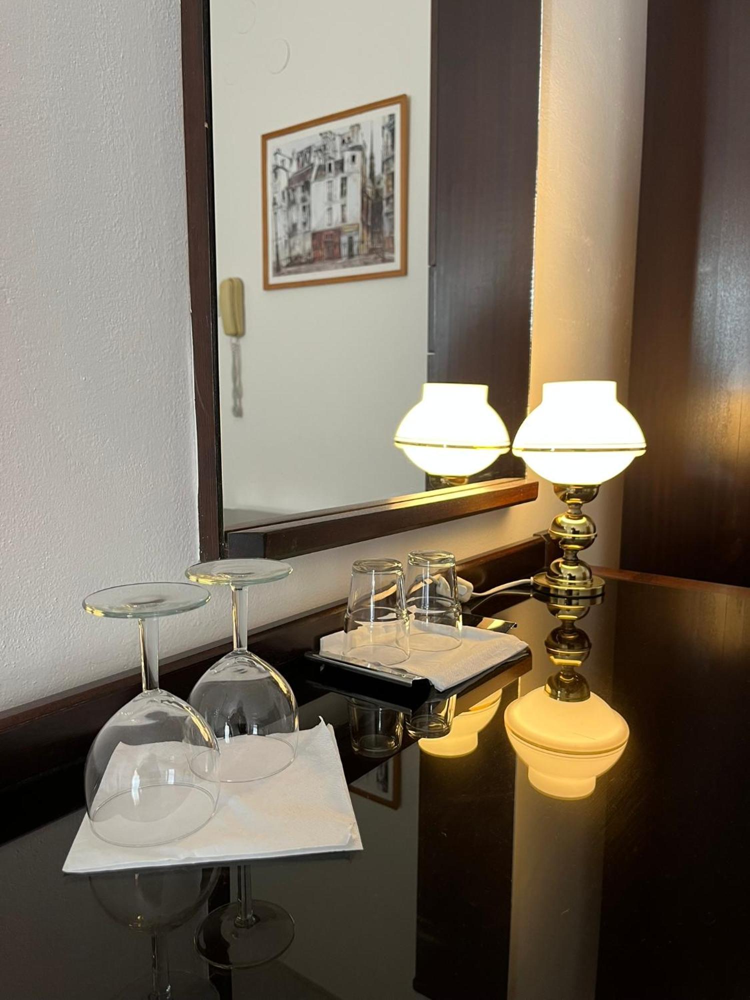 Hotel Omega Брно Экстерьер фото