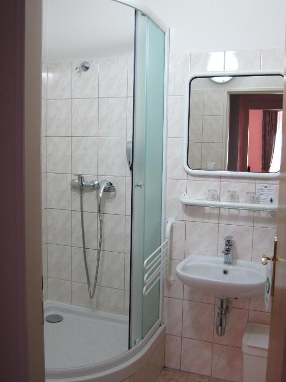Hotel Omega Брно Экстерьер фото